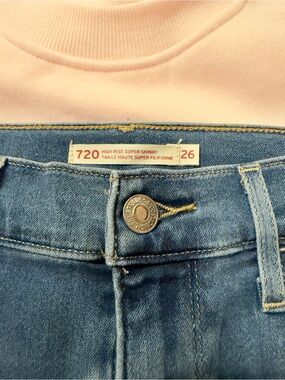 Levi’s 720 size 26 jeans in the colour blue bird